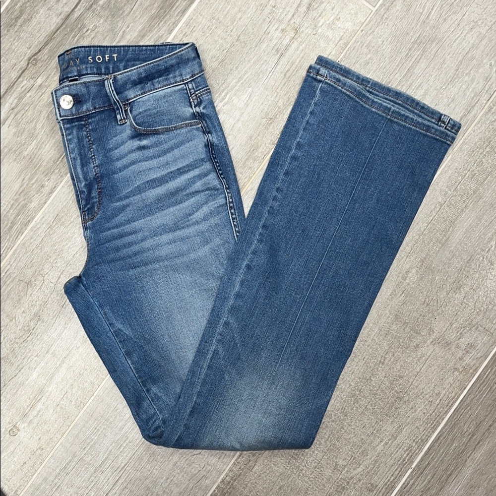 White House Black Market Everyday Soft Blue Flare Jeans - Picture 4 of 4